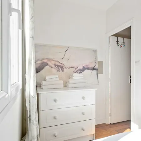 Stunning 1 Bed Apt W/wooden Floor Near Montmartre *